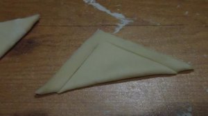 Фигурные слойки с вишневым джемом и орехами