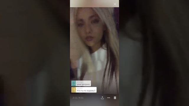 Красивая девушка в перескопе