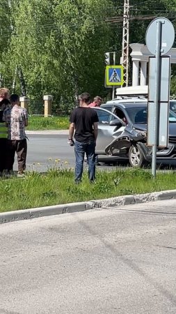 🚨 ДТП на перекрестке Авангарда в Березниках: Газель и легковая машина