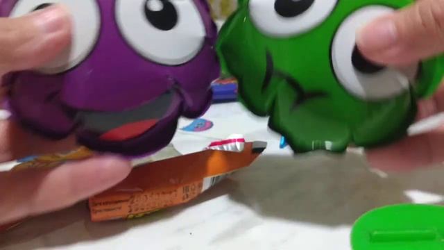 Что внутри у Хагги-вагги. Татушки и хлопушки.#хаггивагги #игрушки #тату смотреть онлайн