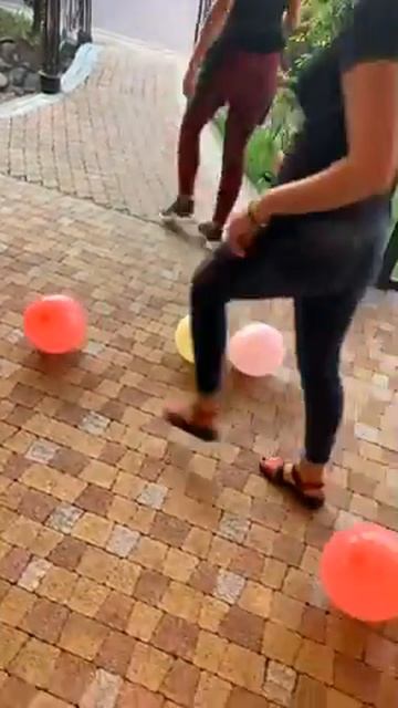 Разнокалиберная арка.  Фонтан. Шары. смотреть онлайн