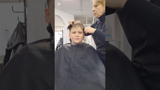 модное окрашивание для мальчика + стрижка смотреть онлайн