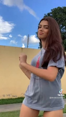 ydM8Q2CQiiA - victtoria medeiros 😍😍 viral dance ❤️❤️❤️. #shorts#tiktok#victtoriamedeiros