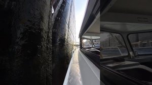 Как пройти шлюз на лодке #лодка #шлюз #катер