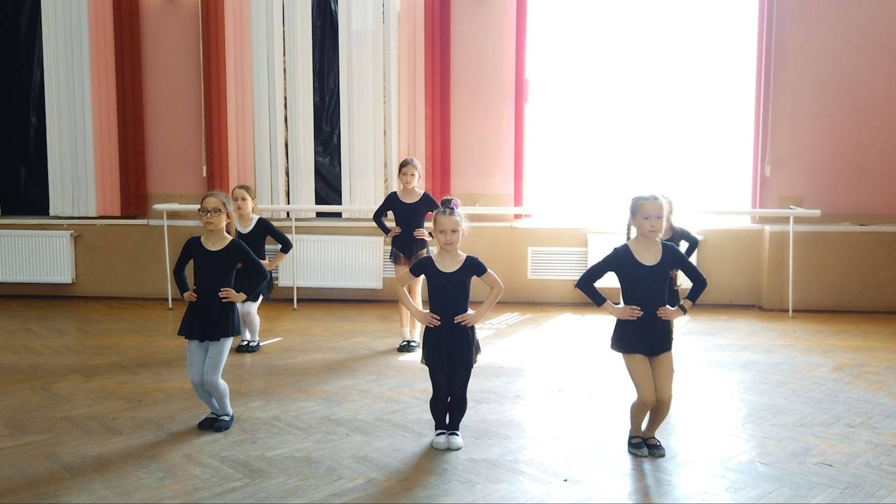 Что умеют наши ножки, танец для детей смотреть онлайн