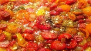 Спагетти с соусом из вяленых  помидор и салями