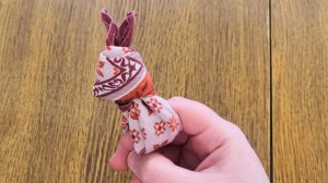 Как из обычного носового платка сделать куклу «Зайчик на пальчик»