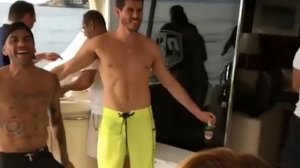 КАК ЖИВЕТ НЕЙМАР В 2019? Машина за 98 млн, вертолет, яхта ?