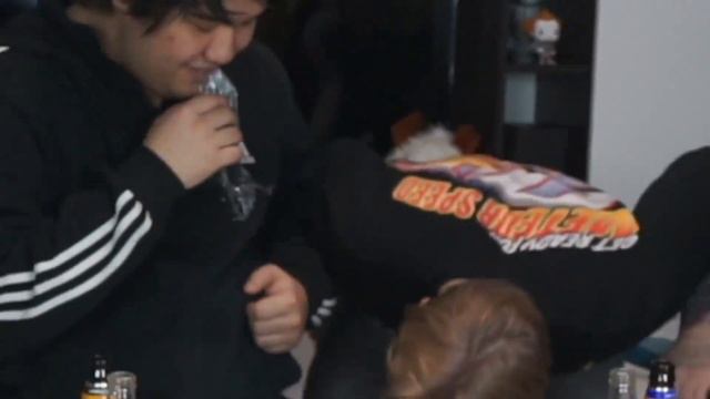 ПОЦЕЛУЙ ДРОНА И МУХАДЖАНА - КАЗАХСТАН + РОССИЯ ОДИН НАРОД! смотреть онлайн