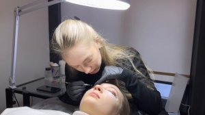 Ламинирование ресниц и архитектура бровей