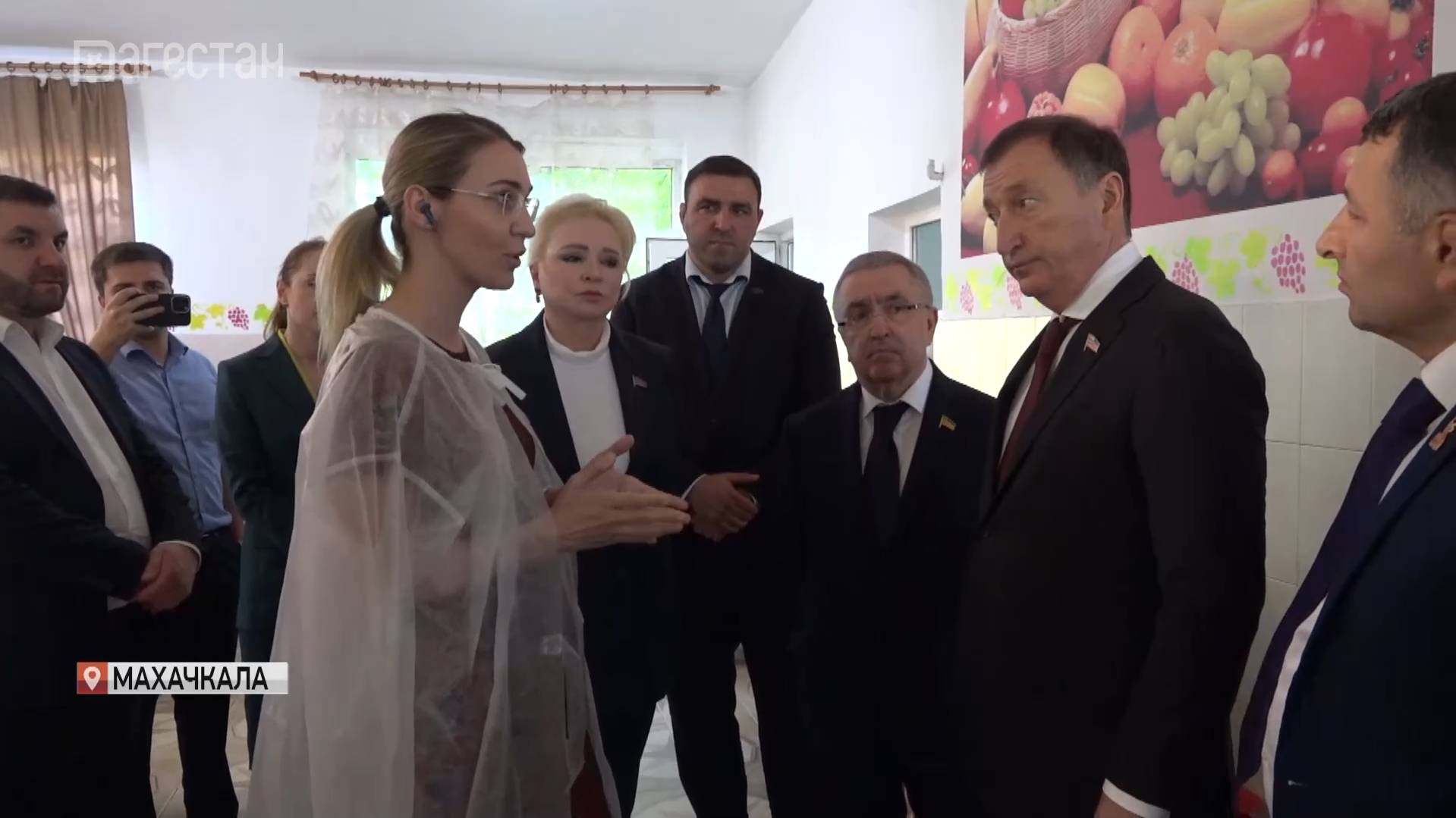 Заур Аскендеров вручил современную компьютерную технику воспитанникам школы-интернат
