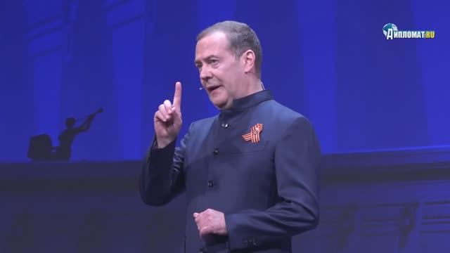 "'Американцы победят, а Европу поставят на колени'": Дмитрий Медведев — о будущем Запада
