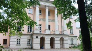 Прогулки по Москве. Как я пошла искать бетонного котика, а нашла усадьбу и выставку миниатюр