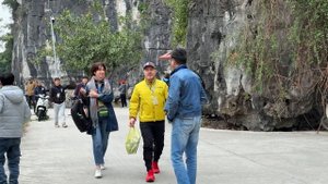 Ханой. Вьетнам. Лодка, скалы и пещеры- незабываемый ден