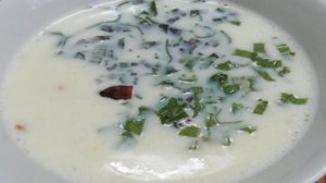 Десерт на завтрак с красной смородиной