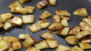 Теплый салат из баклажанов и помидоров