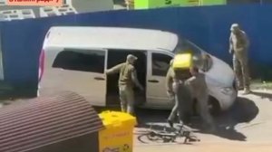 ТЦК похитили курьера сервиса доставки в украинском Луцке