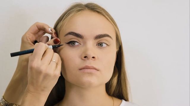 глаза модель 1 смотреть онлайн