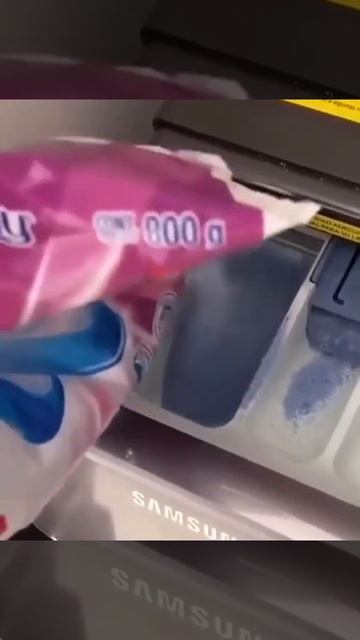 Бедная девушка застряла в стиральной машинке и крутой смотреть онлайн