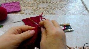 Вяжем шапку узором Листочки.