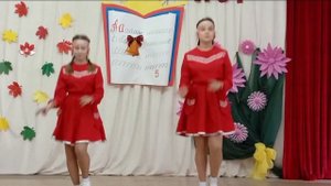 79. Чувашия. Танец 2 чувашских девушек. ЦДК Красночетайский.