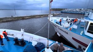 Зосима Шашков плывет по Волге