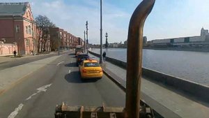 Покатушки на тракторе по Москве