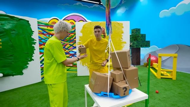 Кто Первый Освободит Друга из СКОТЧА !