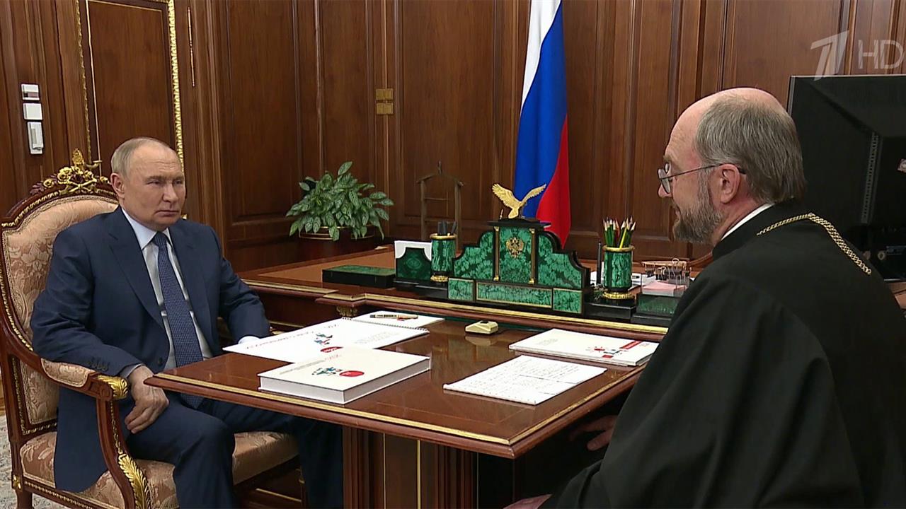 Работу фонда "Круг добра" Владимир Путин обсудил с его руководителем Александром Ткаченко