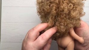 Спасаем кудряшки: как вернуть локоны куклам после мыт?