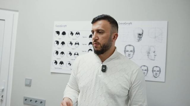 АКТЕР ИЗ СЕРИАЛА ТЕЛОХРАНИТЕЛИ ЛЫСЕЕТ? смотреть онлайн