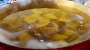 Жареный картофель с чесноком и розмарином