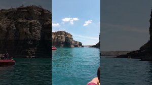 сулакский каньон прогулки по воде на катере