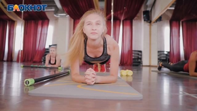 Марафон на выживание устроил брутальный тренер для участниц «Мисс Блокнот-2020» смотреть онлайн