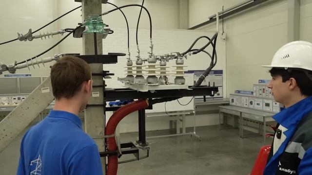 САМЫЕ ТУПЫЕ И УМНЫЕ СТУДЕНТЫ ОТВЕЧАЮТ НА ШКОЛЬНЫЕ ВОПРОСЫ смотреть онлайн