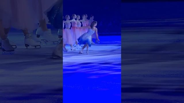 Алёна Косторная в роли Феи, Юлия Липницкая - Золушка. Золушка 2024. Сказки Плющенко смотреть онлайн