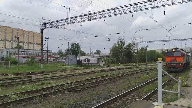 тепловоз 2М62-0803 "Машка" следует резервом через  ст. Ржевка