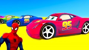 ЧЕЛОВЕК-ПАУК и МОЛНИЯ МАККУИН Играют Веселый Футбол для детей Смешной Мультфильм для малышей