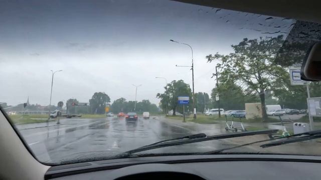 Ливень на дороге: Завораживающий Шум Дождя по Машине смотреть онлайн