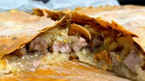 Звучит уже ВКУСНО! Свинина , запеченная с луком в тесте! Простой домашний рецепт