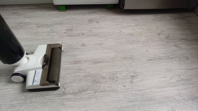 UURMI F22 моющий беспроводной пылисос смотреть онлайн