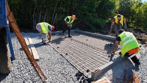 Идут работы по установке контейнерных площадок