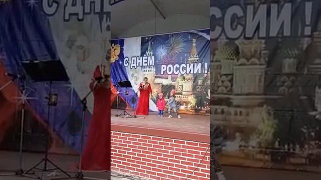 Юлия Славянская в Сургуте... С Днём России!!! смотреть онлайн