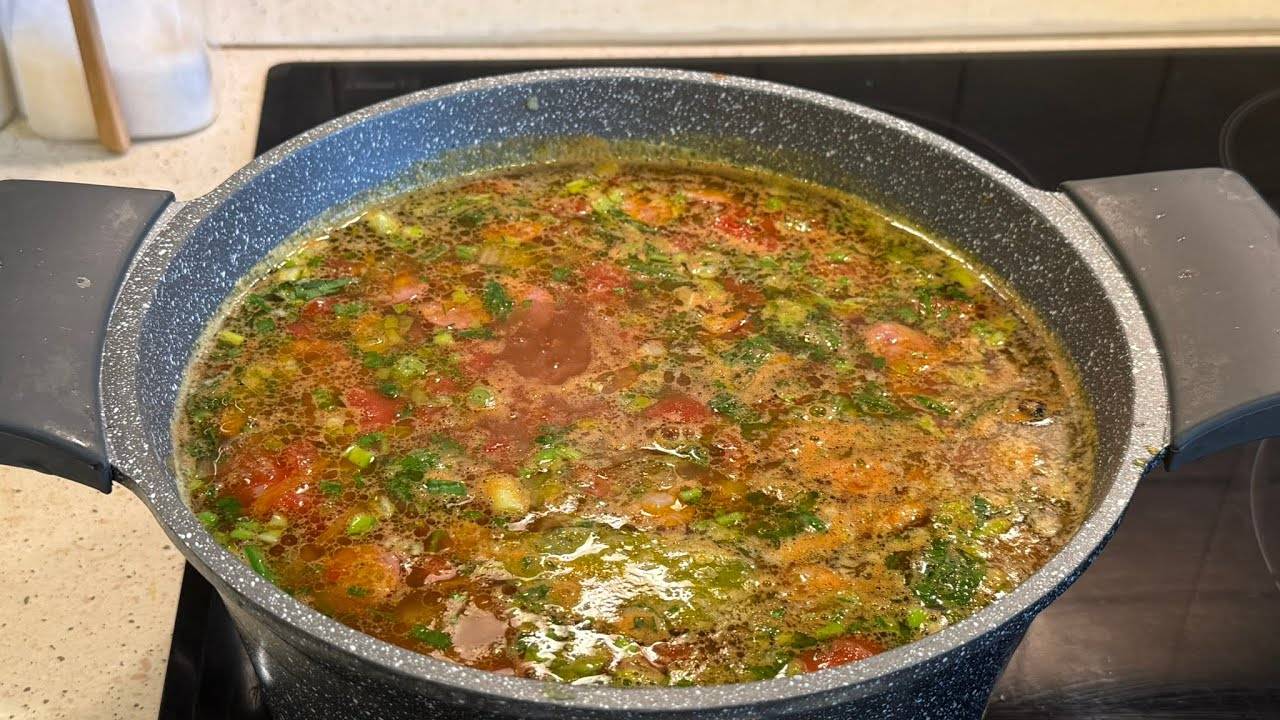 🍲 Суп с охотничьими сосисками — ароматный и сытный обед за 30 минут! Идея для всей семьи 🌭🥣