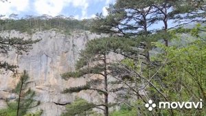 по тропе в ущелье Уч-Кош, горы Крыма