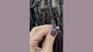 Как спрятать кончики  волос при плетении  зизи