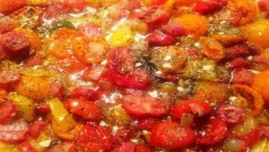 Спагетти с соусом из вяленых  помидор и салями