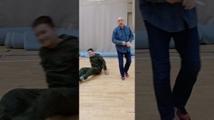 Тренировка с учебным ножом