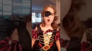 «Моя бабушка курит трубку»