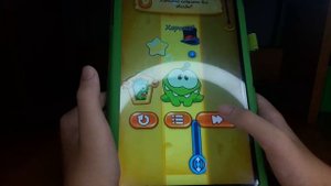 Играю в игру Cut the rope (Ам ням). Пройденные уровни ( 15 глава 1-25, 16 глава 1-10).